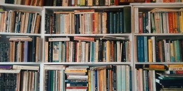 Top 10 books for mastering English grammar for marketers